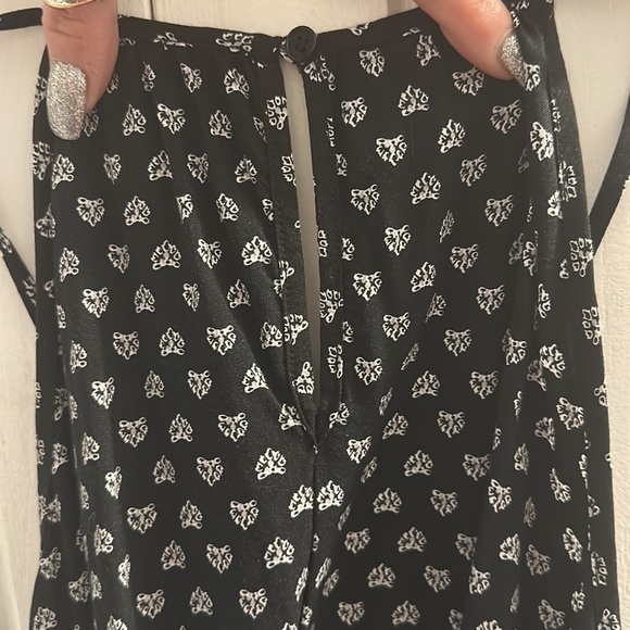 Mossimo supply co since 1987, Flowy black 
Cute, Lightweight Tank Top Size L - Picture 4 of 4